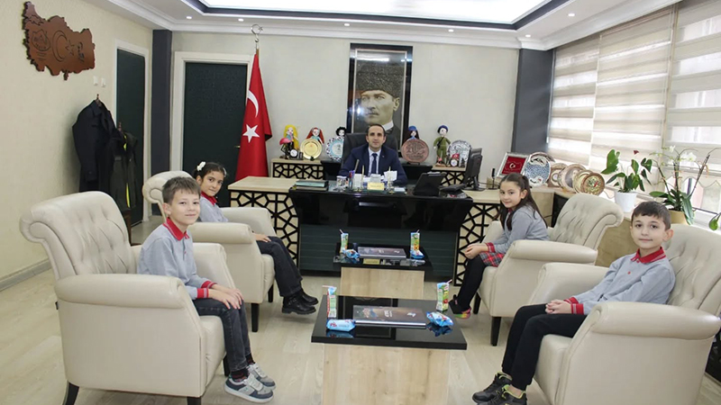 587799478 18052746371661521 3840258764984238396 N