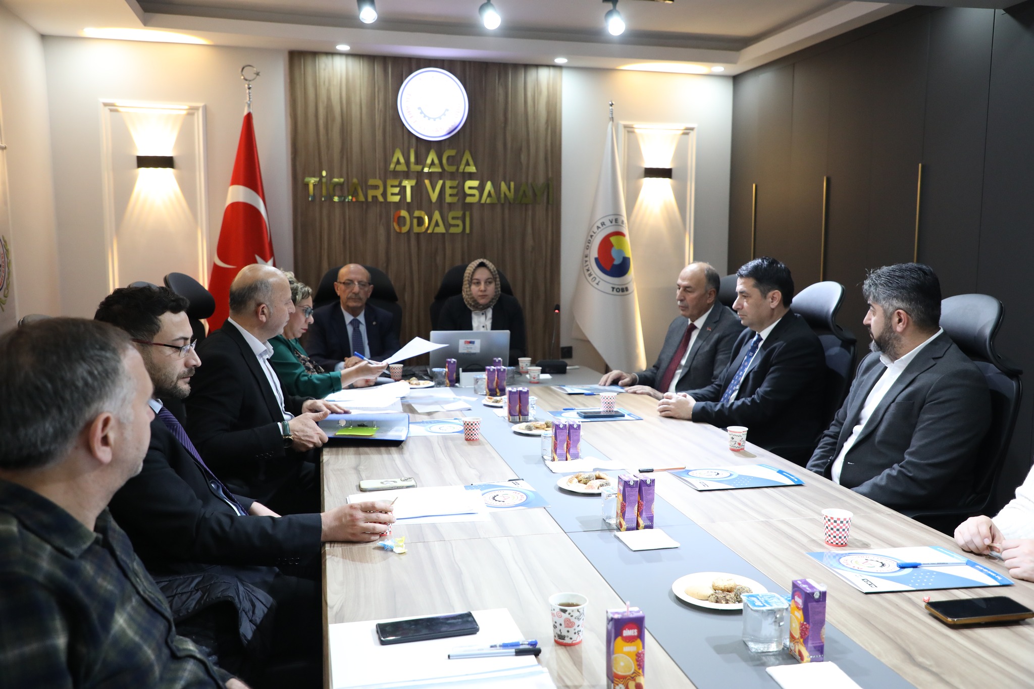 597921200 1295236905983087 1064264185546401988 N