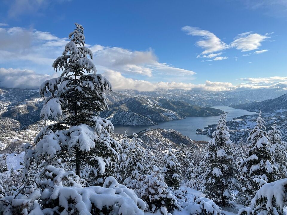 Obruk Barajı Gölü’nde Kartpostallık Manzaralar