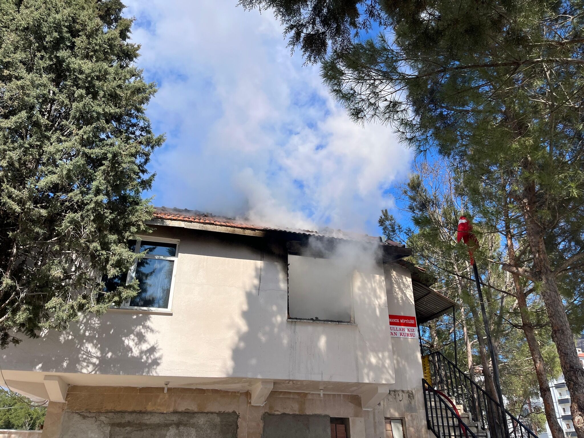 644329011 2111811650975188 3499167010629957857 N