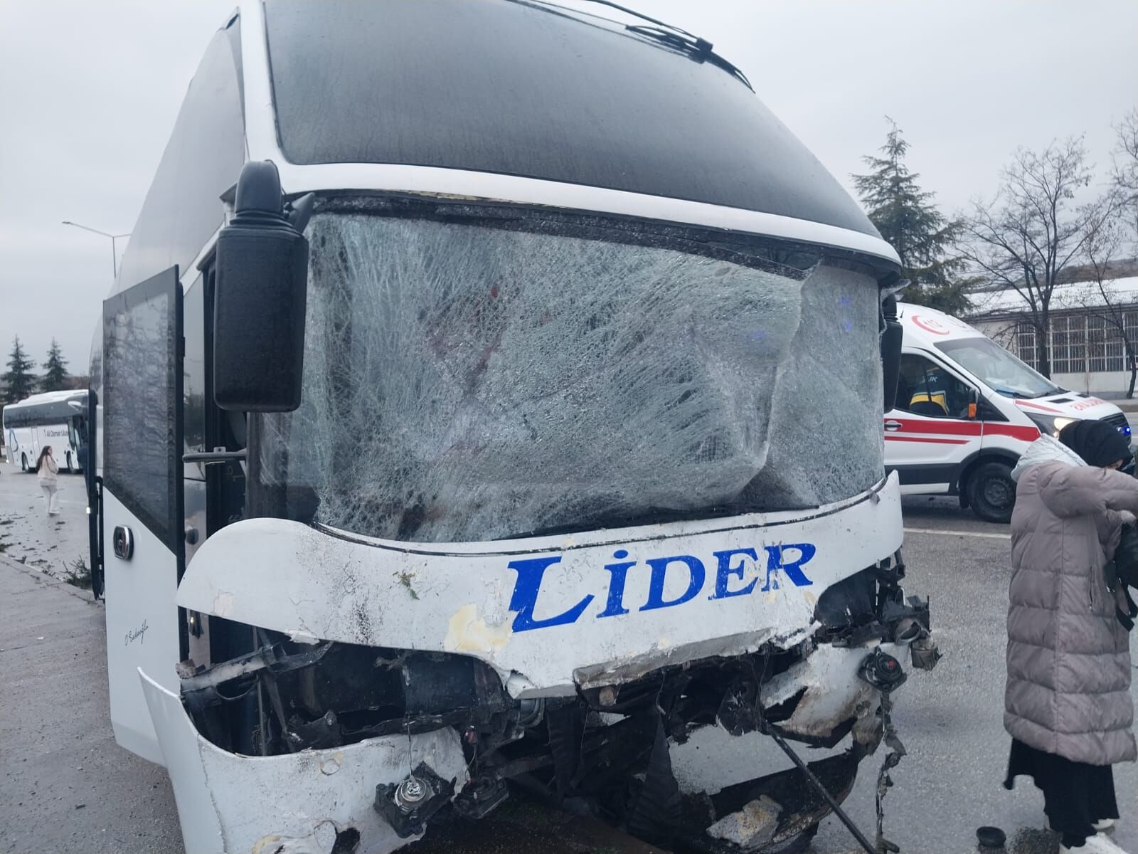 A A 20260320 40878185 40878183 C O R U M D A Y O L C U O T O B U S U I L E K A M Y O N E T C A R P I S T I 2 K I S I Y A R A L A N D I