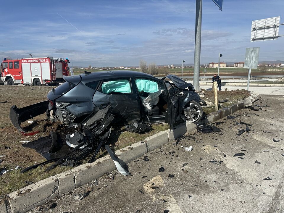 A A 20260322 40896901 40896900 C O R U M D A C A R P I S A N I K I O T O M O B I L D E K I 6 K I S I Y A R A L A N D I