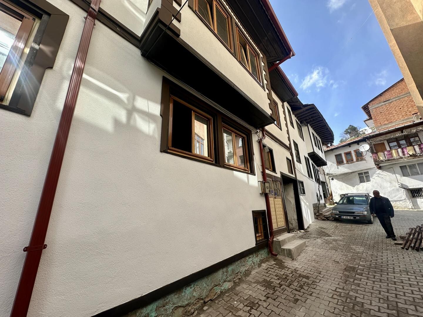 669381716 1383845697117535 2843613701785921484 N