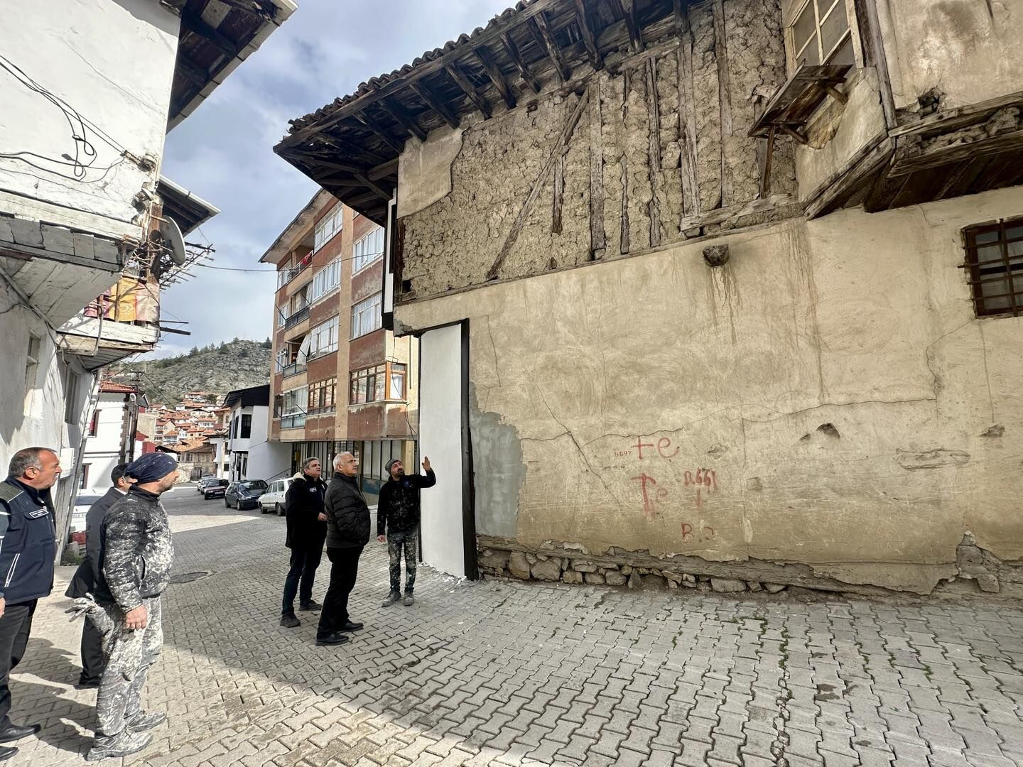 671018820 1383845743784197 1157478068828872899 N-1