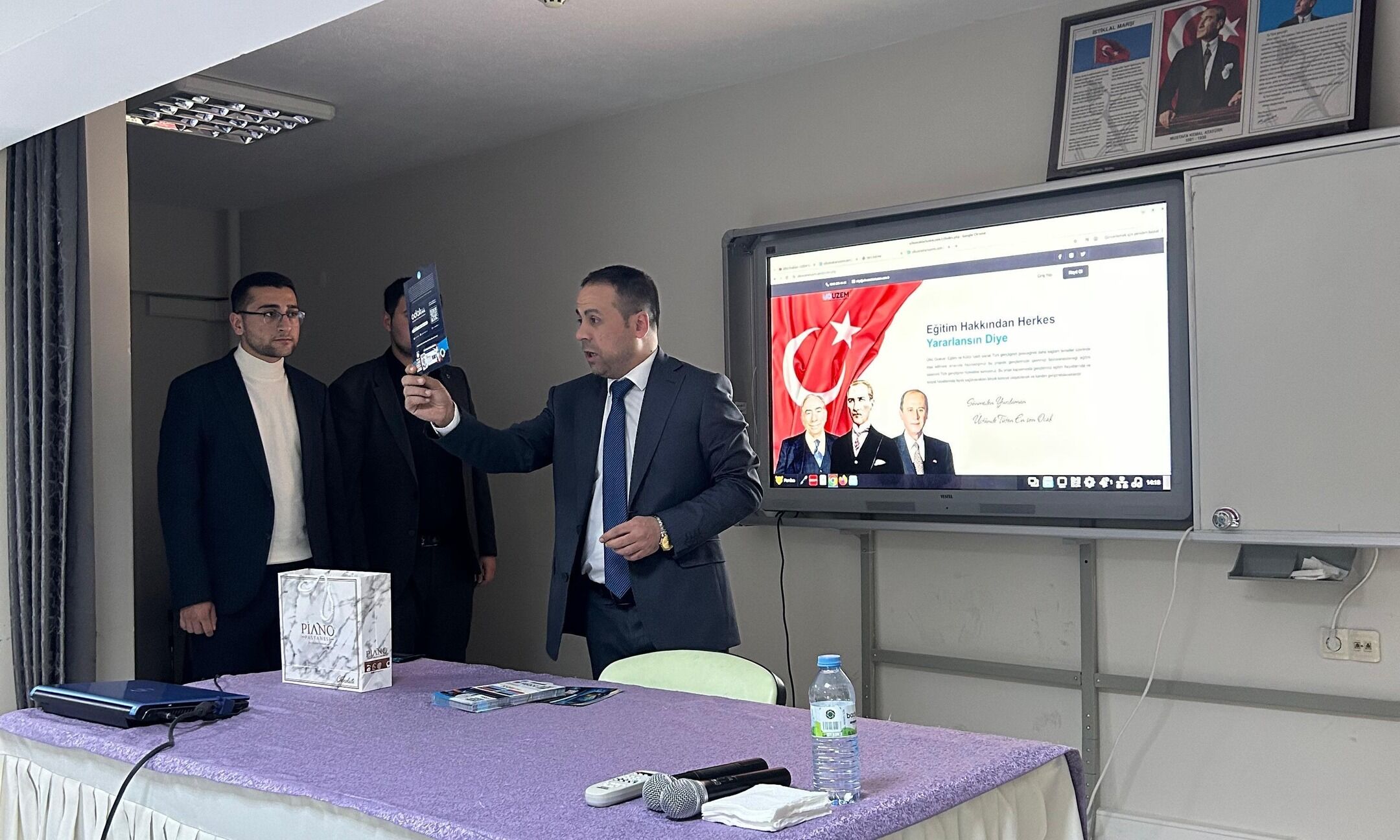 671125702 17954335974107896 7036975698998440925 N