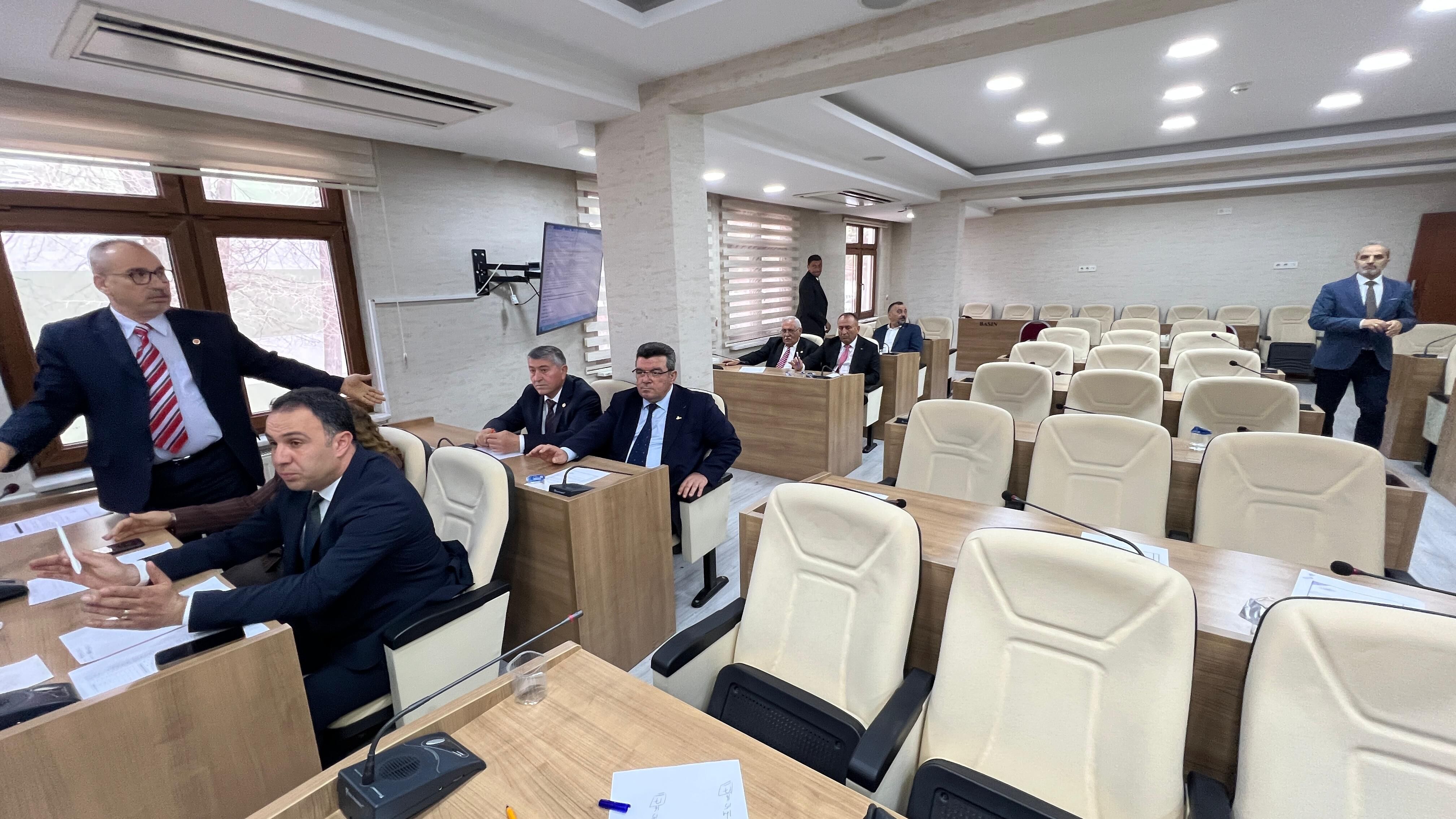 8F2Af61C 280F 473F B736 E5E6A75Ac230