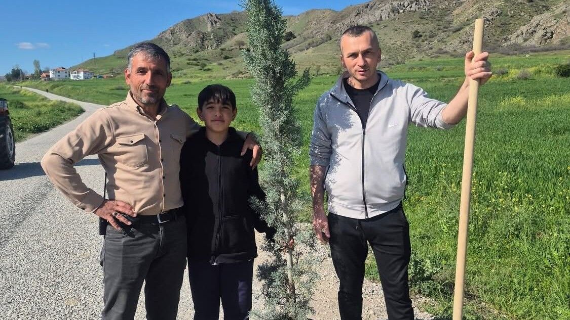 Köyde Örnek Dayanişma Fi̇danlar Toprakla Buluştu (4)