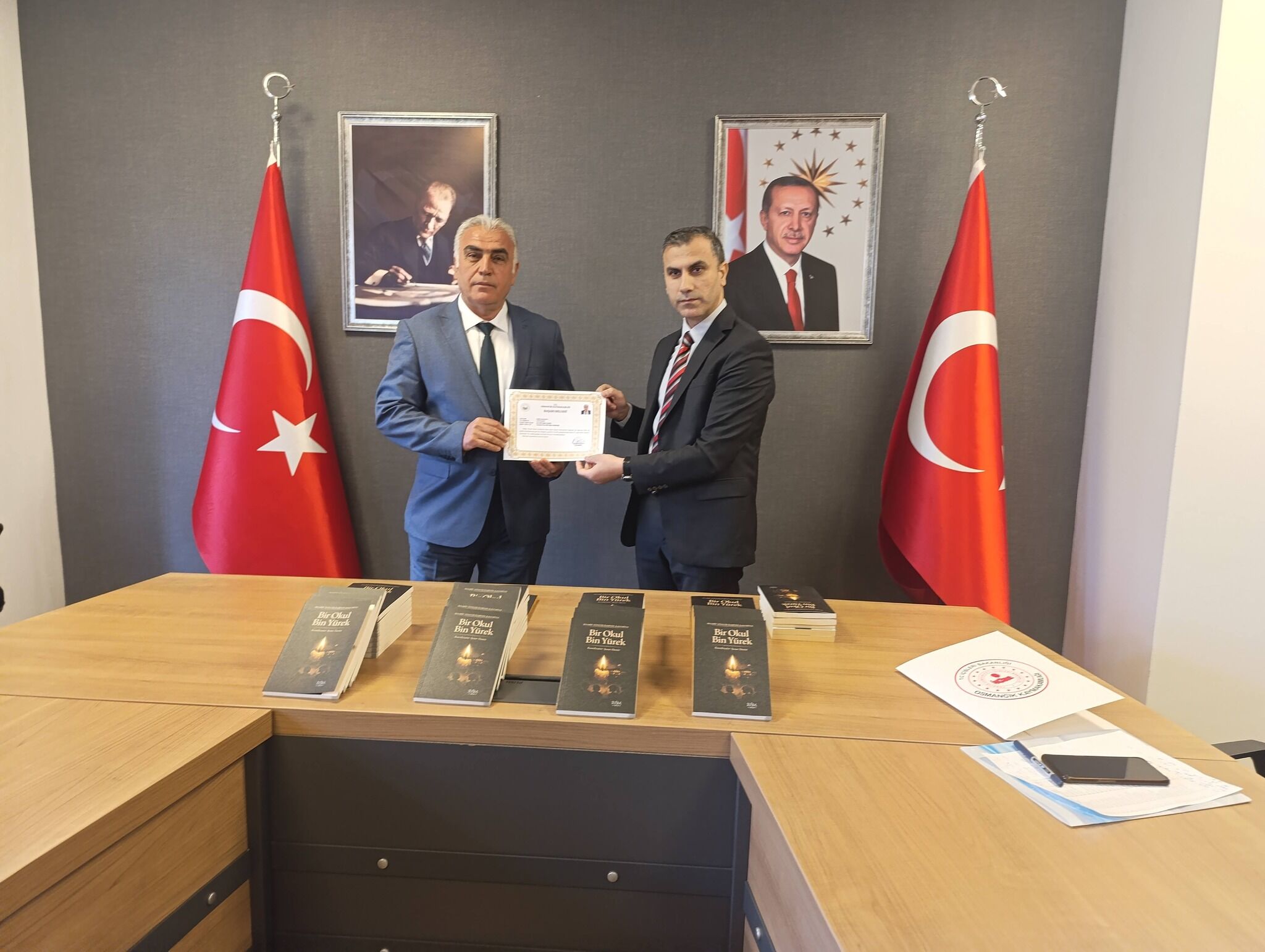 Osmancik’ta Eği̇ti̇m Yöneti̇ci̇leri̇nden Anlamli Eser “Bi̇r Okul Bi̇n Yürek” Raflarda (3)