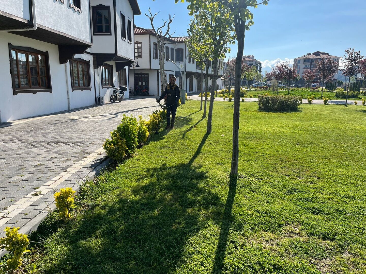 Osmancik’ta Yeşi̇l Alanlarda Bakim Seferberli̇ği̇ (2)