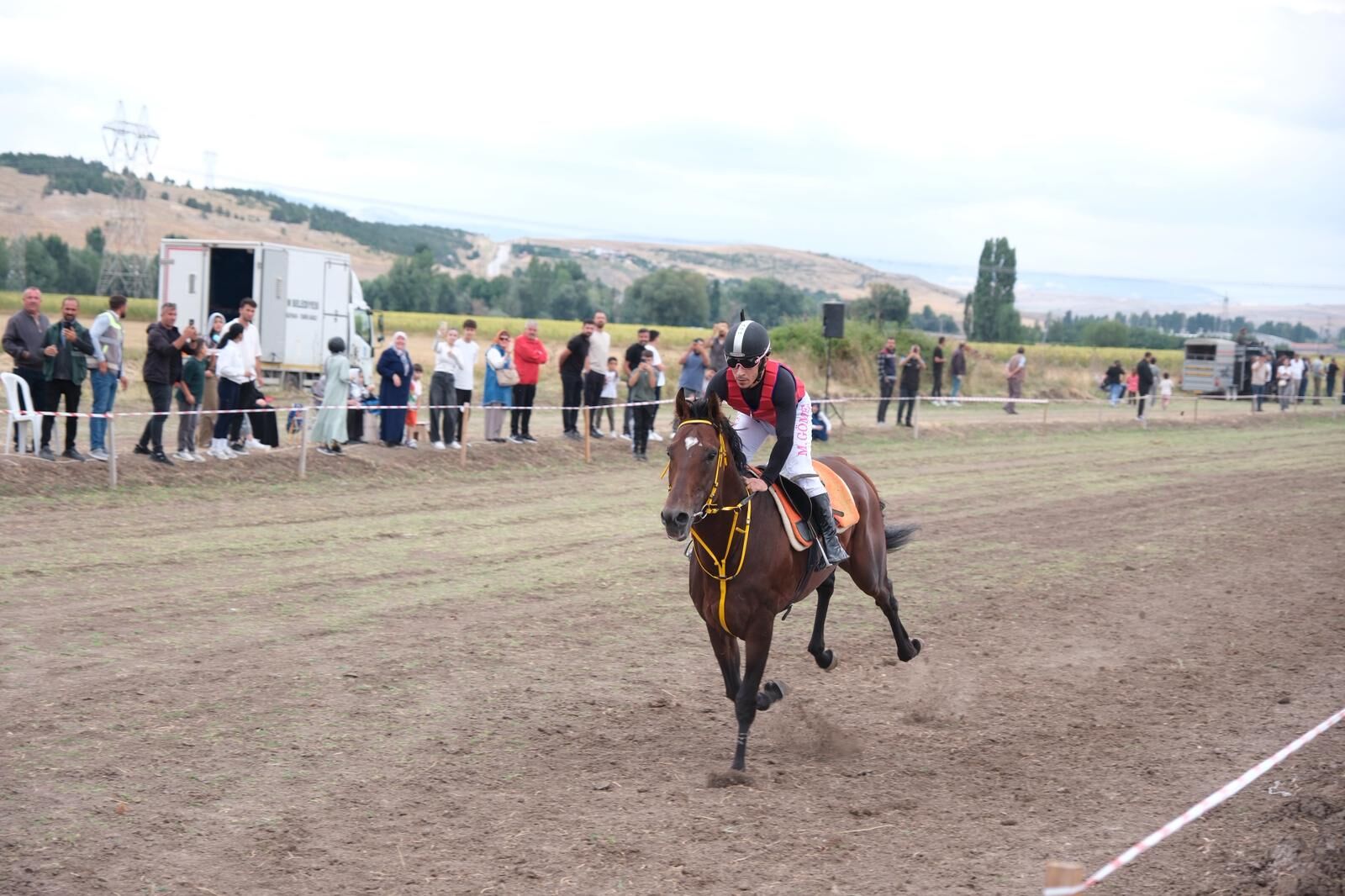 Çorum’da Zafer Bayramı’na At Yarışları Damga Vurdu (7)