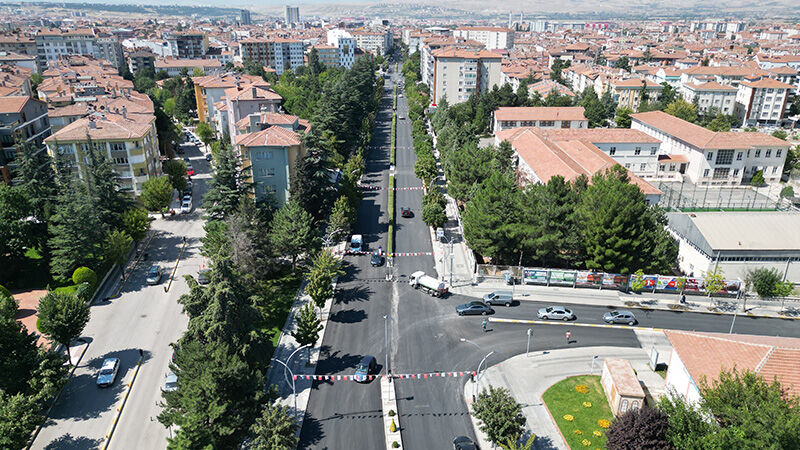 Gazi̇ Caddesi̇’nde Yeni̇leme Çalişmalari Tamamlandi (2)