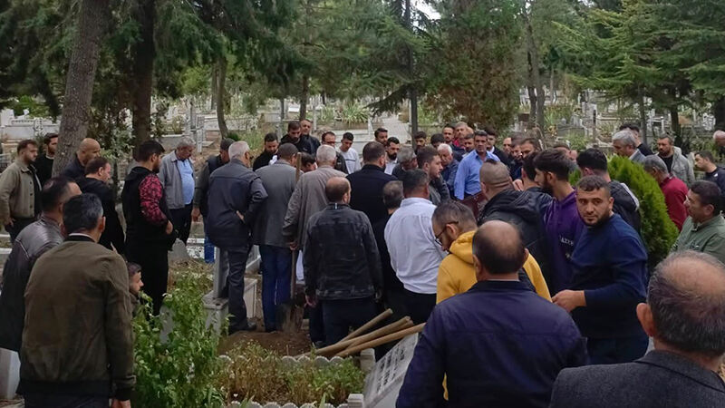 Tribünlerin sevilen ismi babasını kaybetti