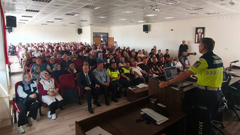 Çorum’da Okul Servis Şoförleri Ve Rehber Personele Trafik Eğitimi Verildi