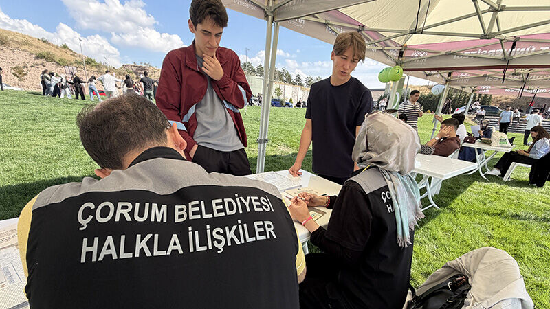 Çorum Beledi̇yesi̇ Üni̇versi̇teli̇leri̇ Kampüste Karşiladi (2)