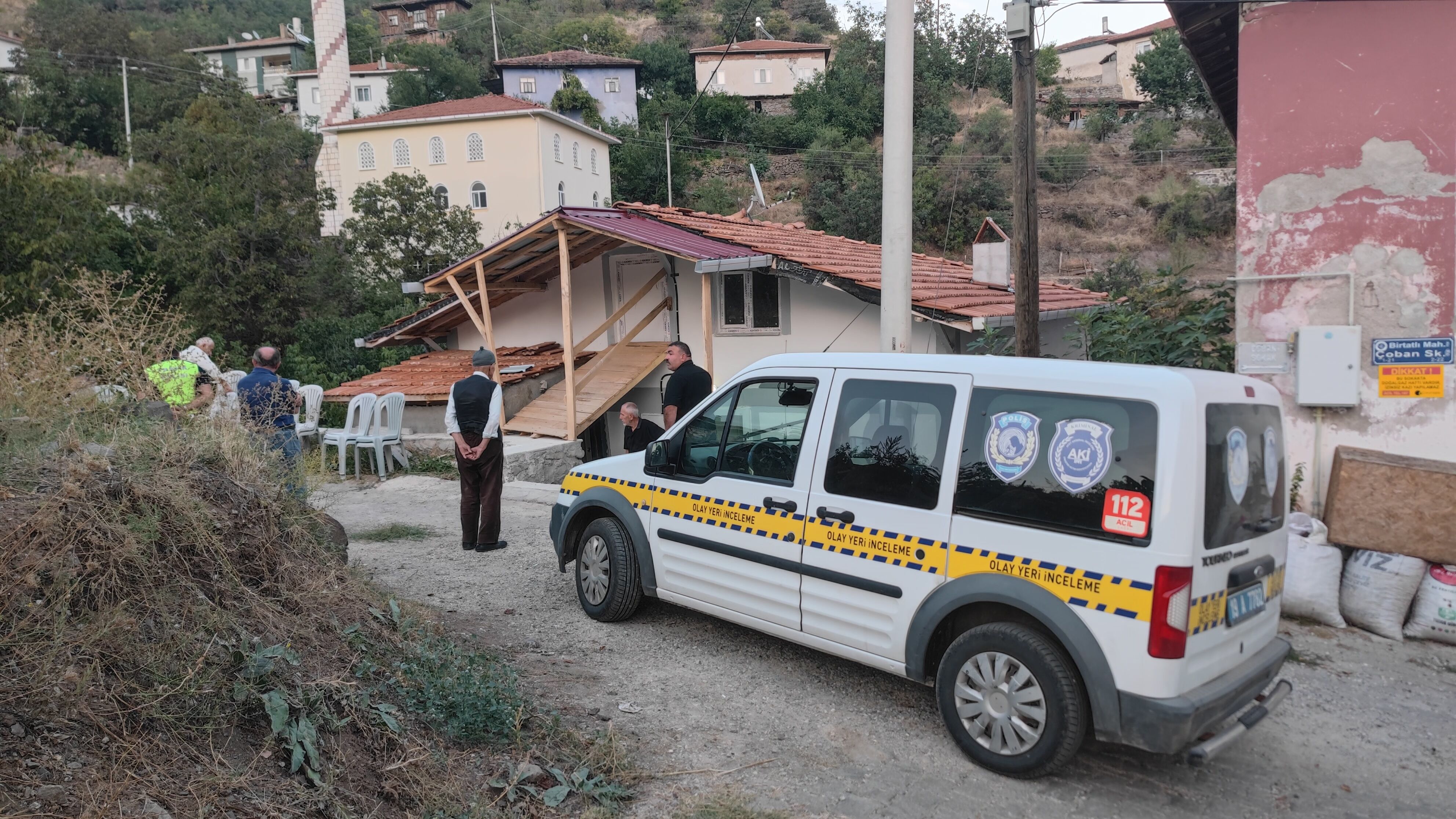 Yakınları Haber Alamadı, Eve Girdiklerinde Ölü Buldular