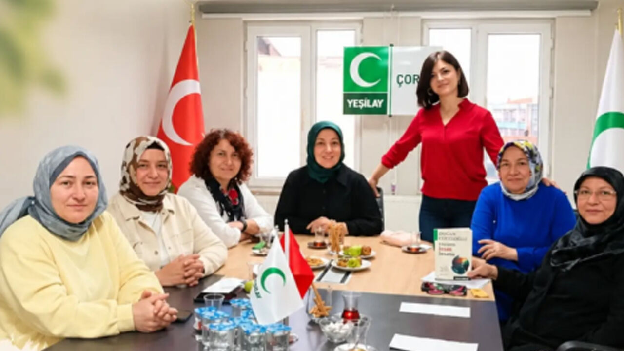 Yeşilay Kadın Komisyonu üyeleri kitap tahlili yaptı