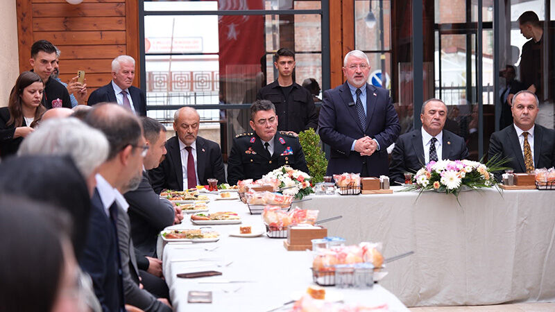 İki̇z Konak’in İlk Mi̇safi̇rleri̇ Şehi̇t Ai̇leleri̇ Ve Gazi̇ler Oldu (3)