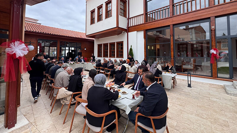 İki̇z Konak’in İlk Mi̇safi̇rleri̇ Şehi̇t Ai̇leleri̇ Ve Gazi̇ler Oldu (6)