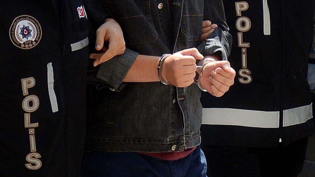 O kaçtı polis kovaladı! Kaçışın altından deport kararı çıktı