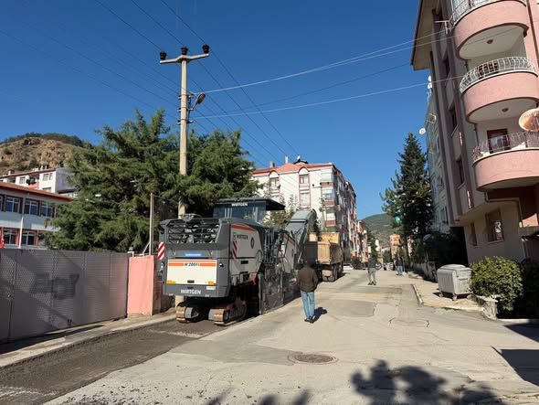 Kış gelmeden asfaltlama çalışmaları başladı