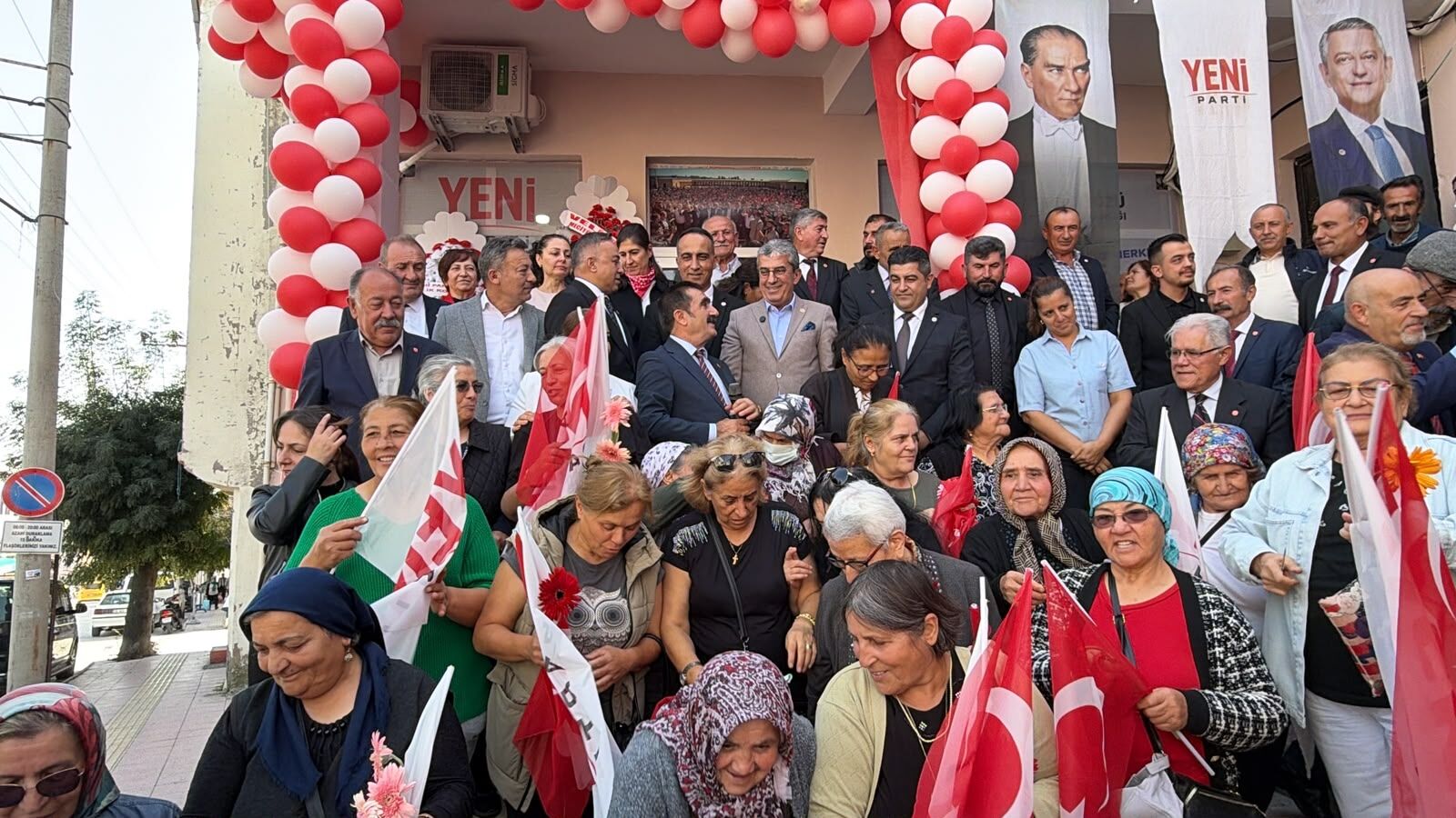 Gökhan Günaydın, partisinin Mecitözü ilçe binasını açtı