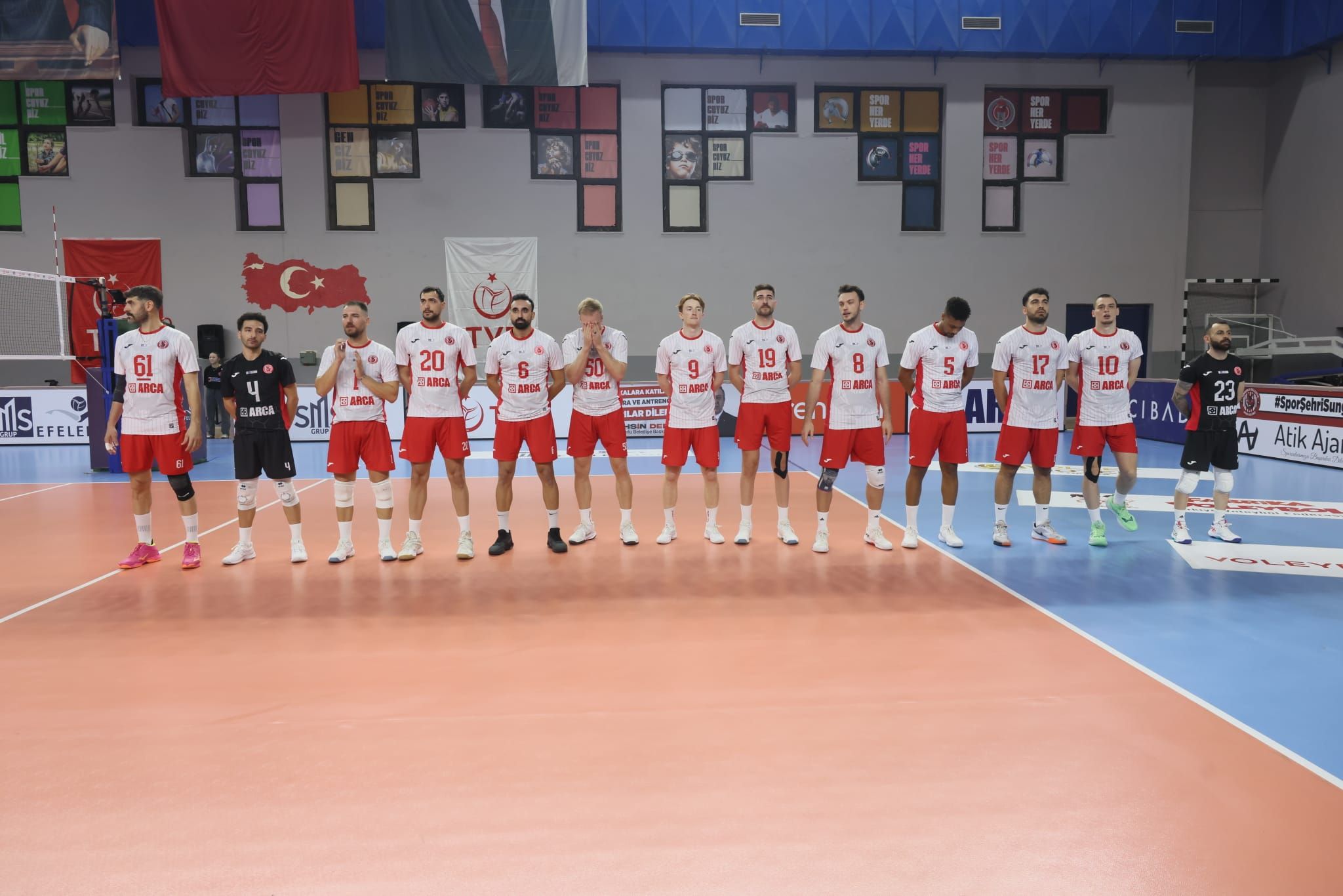 Efeler Galatasaray'ı ağırlıyor